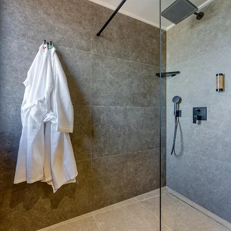 Hotel Level 5 - Adults Only